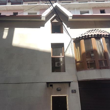 Destiny 1 Hostel Єреван Екстер'єр фото