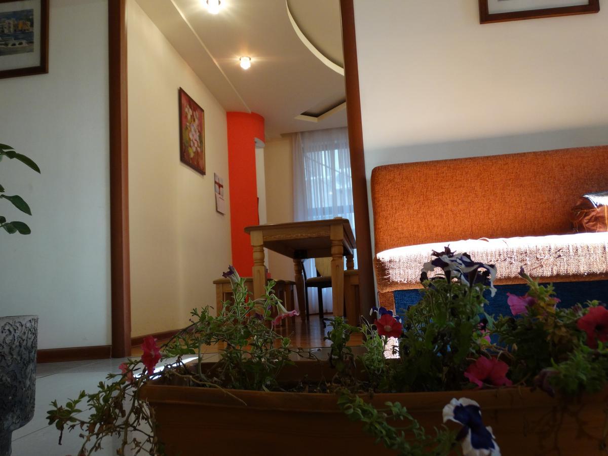 Destiny 1 Hostel Єреван Екстер'єр фото