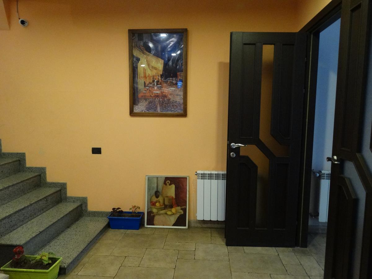 Destiny 1 Hostel Єреван Екстер'єр фото