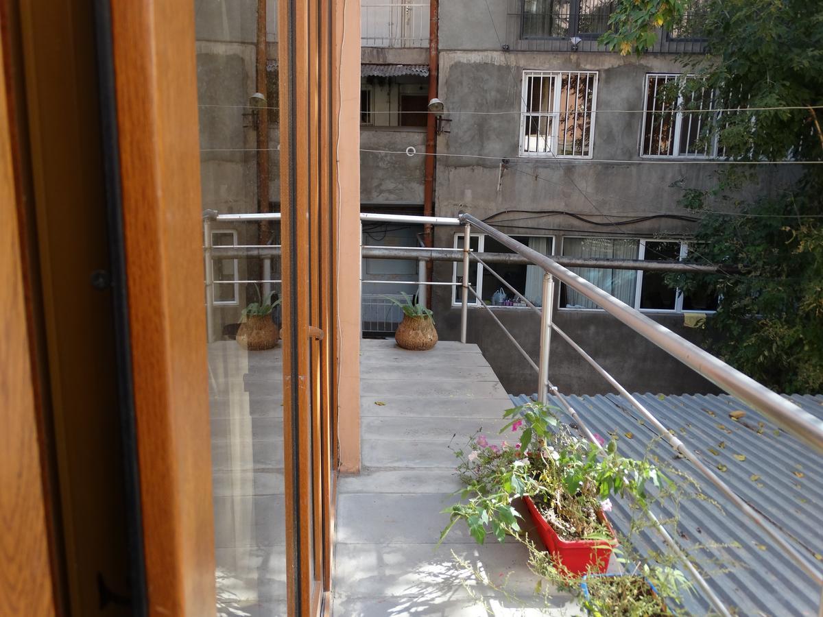 Destiny 1 Hostel Єреван Екстер'єр фото