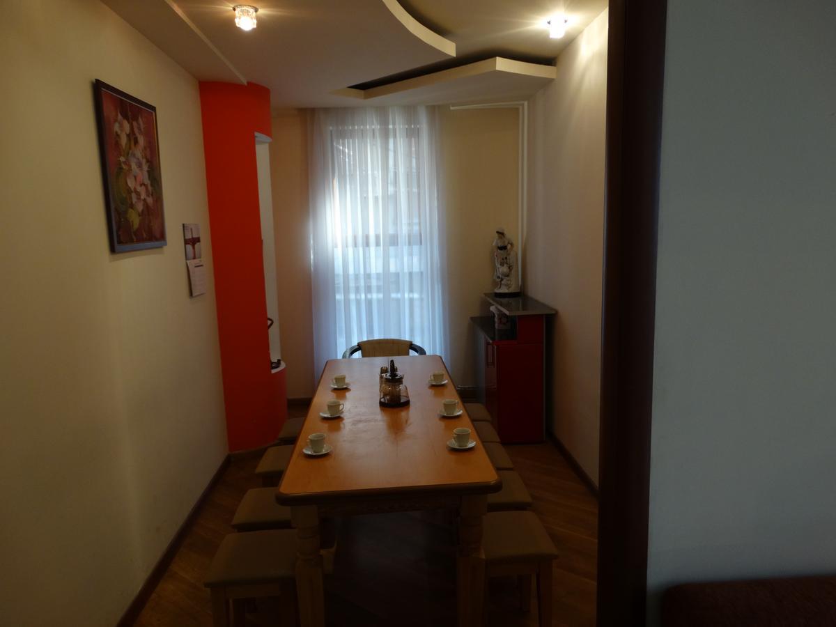Destiny 1 Hostel Єреван Екстер'єр фото