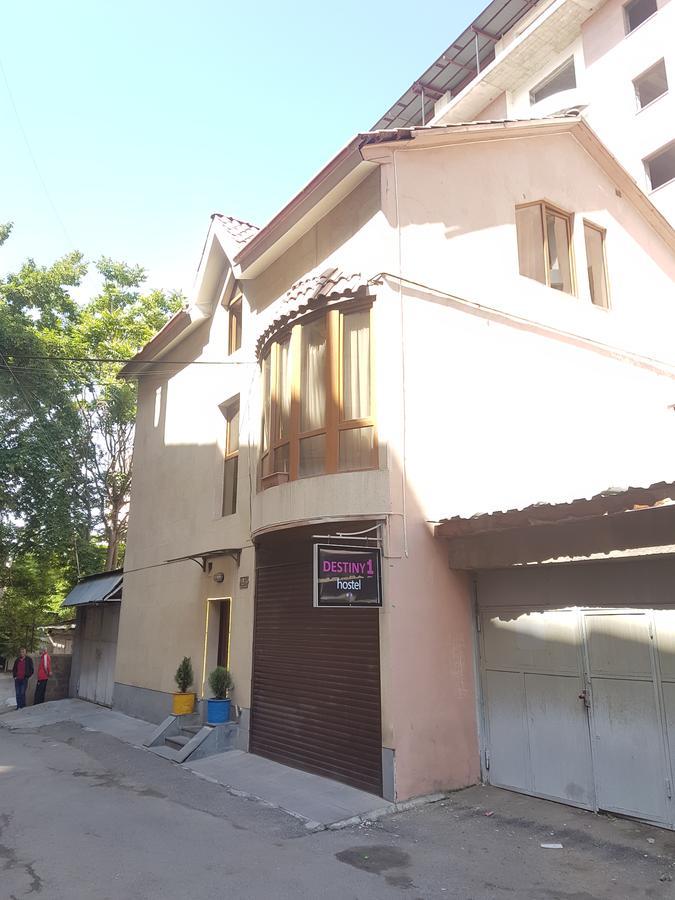 Destiny 1 Hostel Єреван Екстер'єр фото